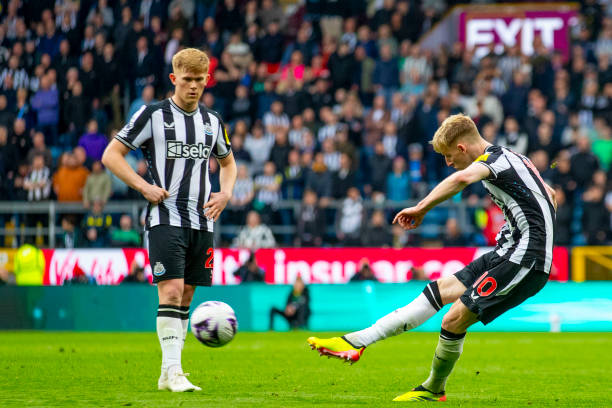 國足正積極尋找熱身賽對手 李鐵希望同時進行兩場熱身賽.